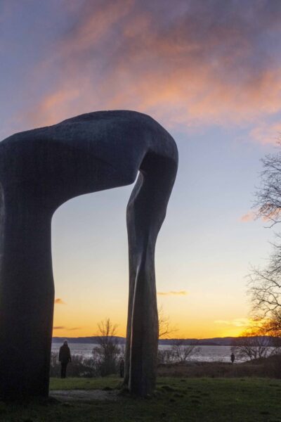 "Torso-Great Arch" fra 1962-63 av Henry Moore.